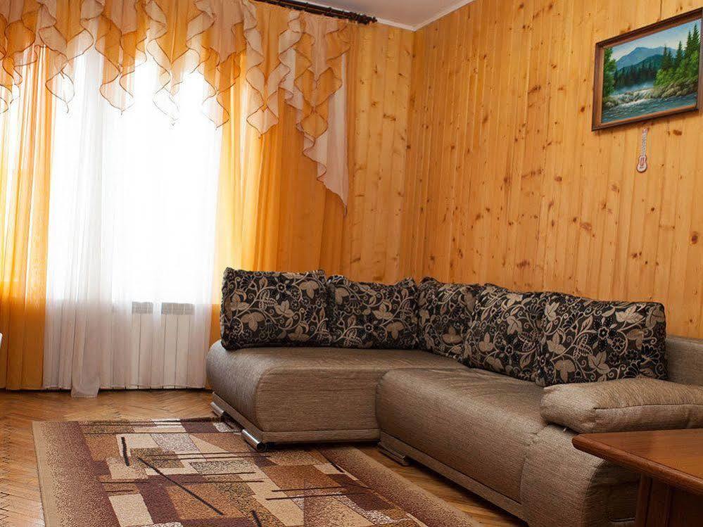 Ялинка Готель Vyshkiv Zewnętrze zdjęcie